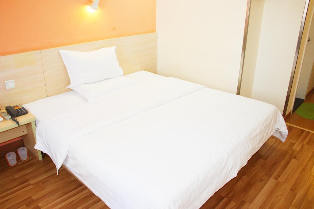 7Days Inn Luoyang Railway Station Branch Лоян Номер фото