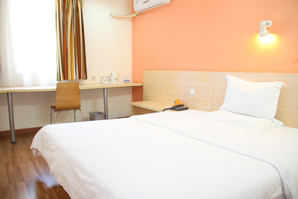 7Days Inn Luoyang Railway Station Branch Лоян Номер фото