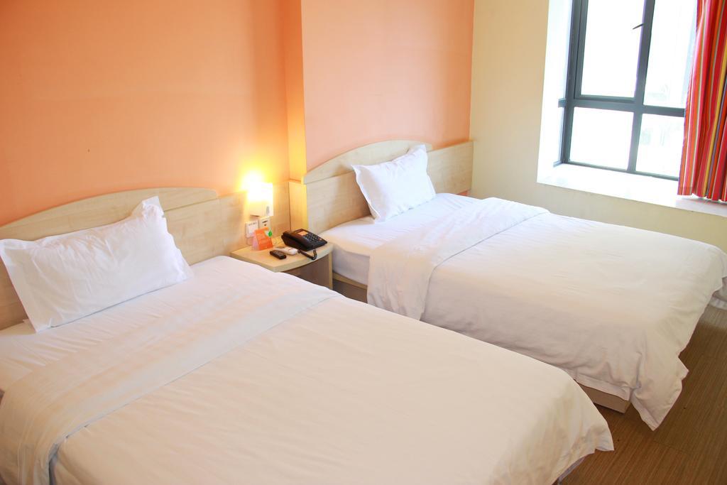 7Days Inn Luoyang Railway Station Branch Лоян Номер фото