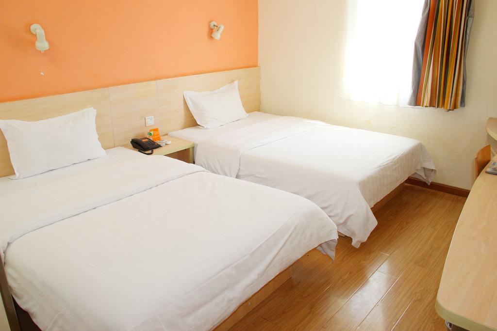 7Days Inn Luoyang Railway Station Branch Лоян Номер фото