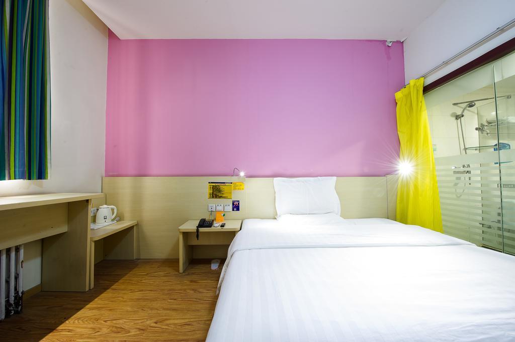 7Days Inn Luoyang Railway Station Branch Лоян Номер фото